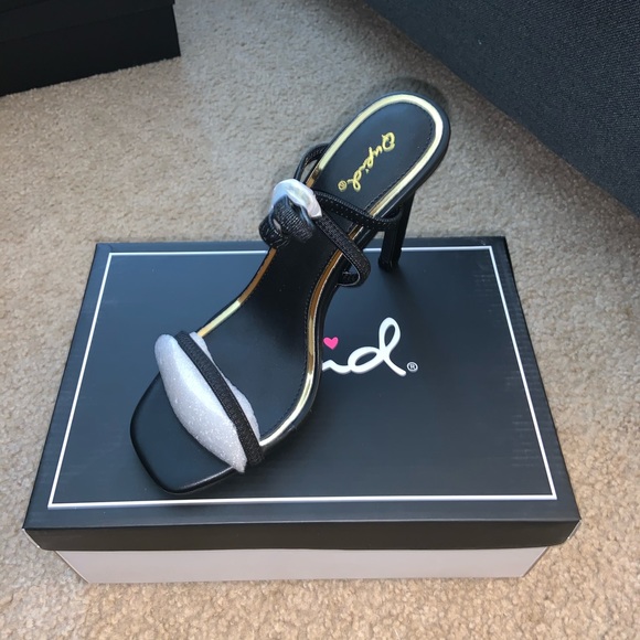 NWT Qupid Strap Black Heel Sandal 8 - Picture 7 of 9